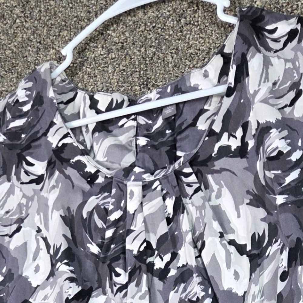 Apt. 9 Floral Blouse Womens XL Gray Short Sleeve Pleated Neck Stretch Top - Picture 3 of 8